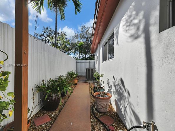 1645 NW 120th St, North Miami FL 33167