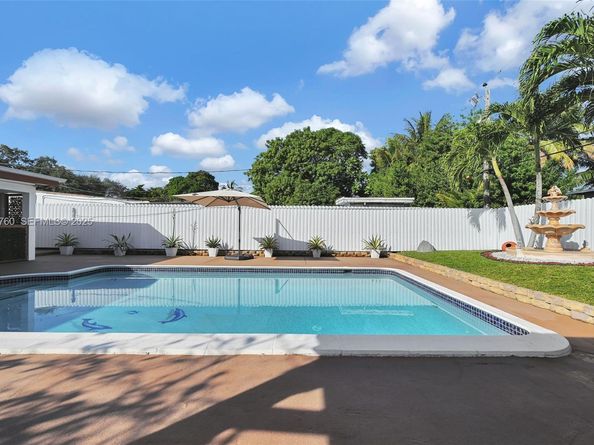 1645 NW 120th St, North Miami FL 33167