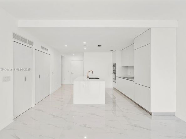 700 NE 24TH St 4102, Miami FL 33137
