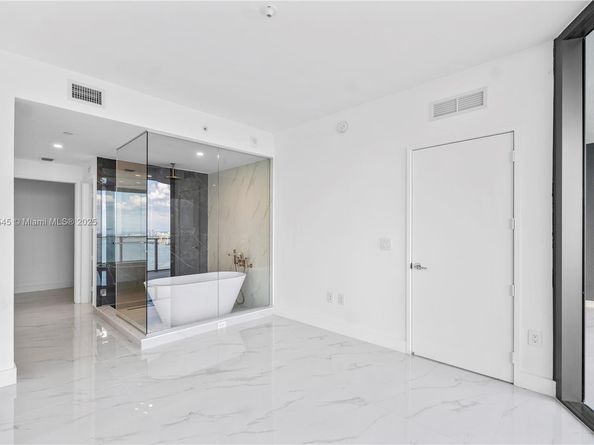 700 NE 24TH St 4102, Miami FL 33137