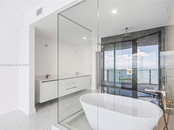 700 NE 24TH St 4102, Miami FL 33137