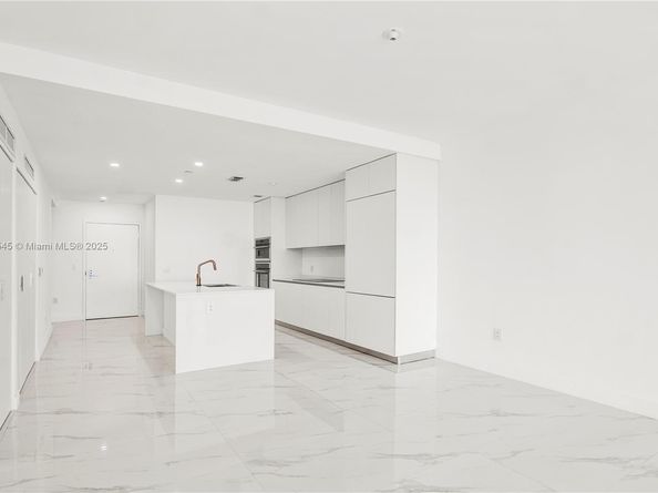 700 NE 24TH St 4102, Miami FL 33137