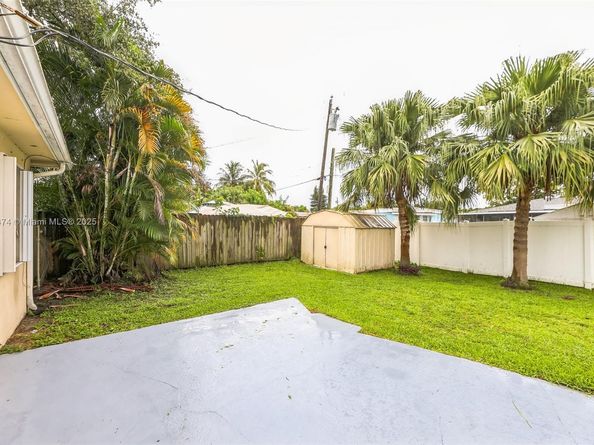 412 SW 4th Ter, Hallandale Beach FL 33009