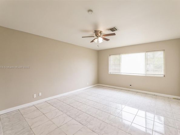 412 SW 4th Ter, Hallandale Beach FL 33009