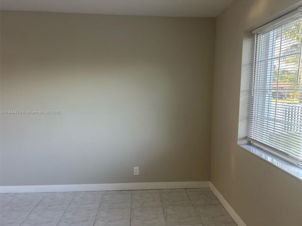 412 SW 4th Ter, Hallandale Beach FL 33009