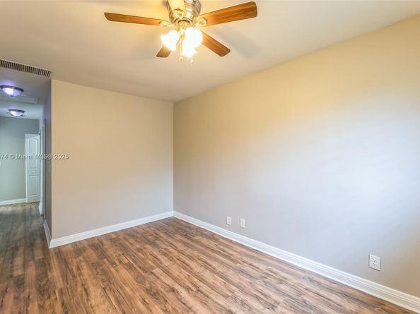 412 SW 4th Ter, Hallandale Beach FL 33009