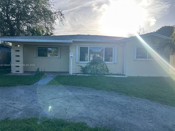 412 SW 4th Ter, Hallandale Beach FL 33009