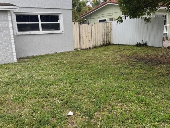 2410 NE 2nd Ter, Pompano Beach FL 33064