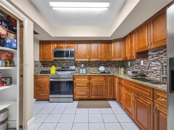 2370 NW 34th Ter, Lauderdale Lakes FL 33311