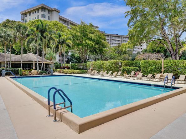 3520 Oaks Way 308, Pompano Beach FL 33069