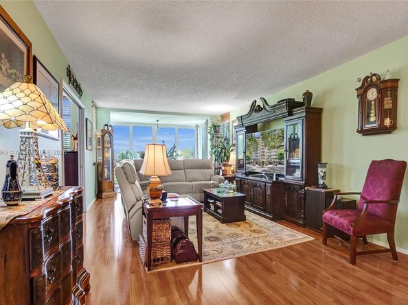 3520 Oaks Way 308, Pompano Beach FL 33069