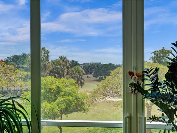 3520 Oaks Way 308, Pompano Beach FL 33069