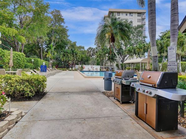 3520 Oaks Way 308, Pompano Beach FL 33069