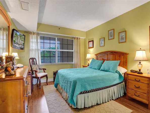 3520 Oaks Way 308, Pompano Beach FL 33069