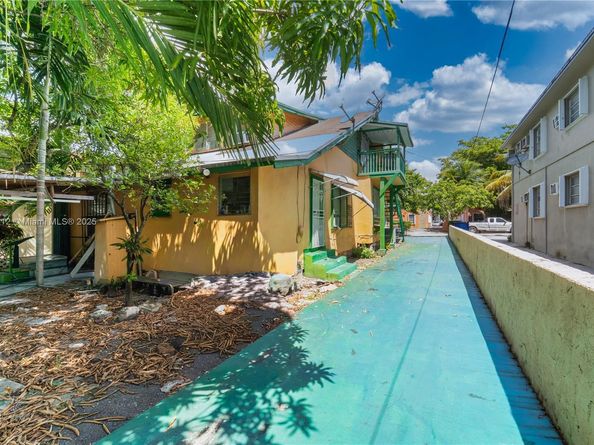 1260 SW 5th St, Miami FL 33135