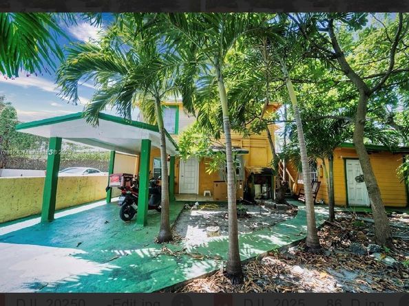 1260 SW 5th St, Miami FL 33135