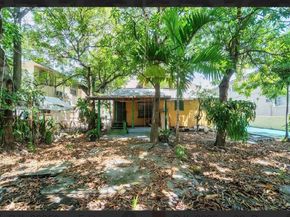 1260 SW 5th St, Miami FL 33135