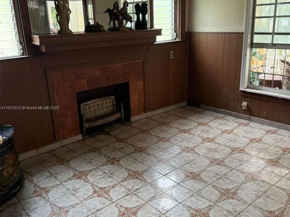 1260 SW 5th St, Miami FL 33135