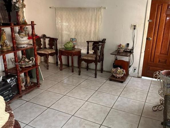 1260 SW 5th St, Miami FL 33135