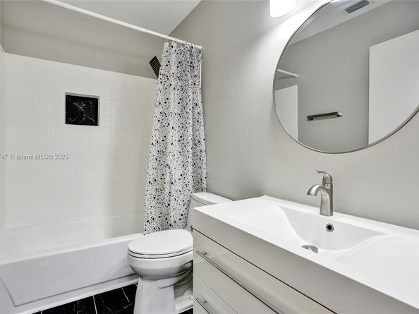 1140 Sand Drift Way B, West Palm Beach FL 33411