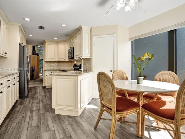 1140 Sand Drift Way B, West Palm Beach FL 33411