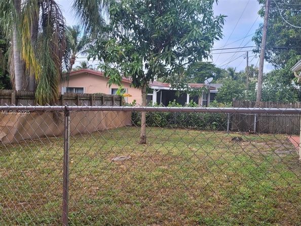 2855 Funston St, Hollywood FL 33020