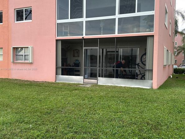 571 SW 141st Ave 101N, Pembroke Pines FL 33027