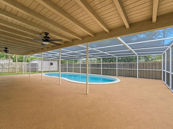 650 NE 178 St, Miami FL 33162