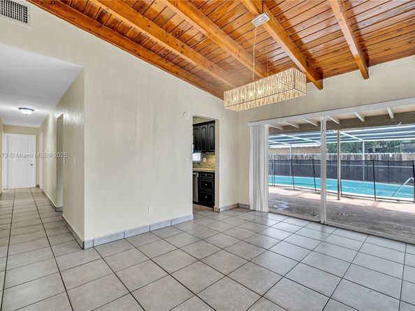 650 NE 178 St, Miami FL 33162