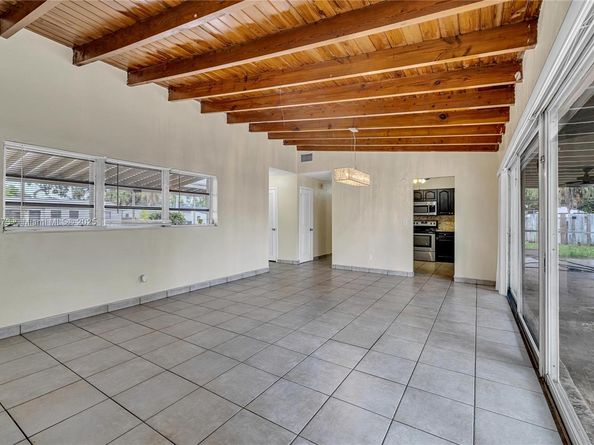 650 NE 178 St, Miami FL 33162
