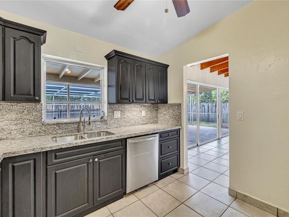 650 NE 178 St, Miami FL 33162