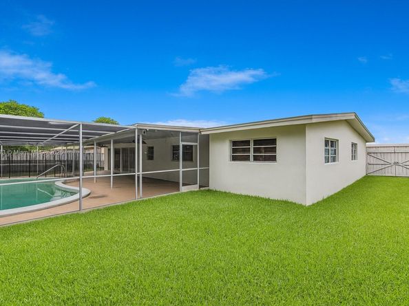 650 NE 178 St, Miami FL 33162