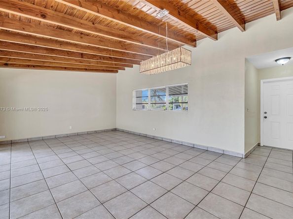 650 NE 178 St, Miami FL 33162