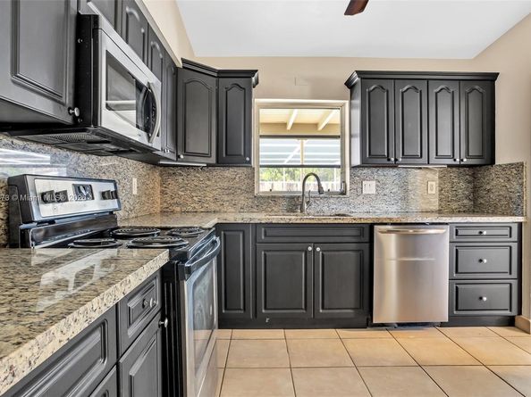 650 NE 178 St, Miami FL 33162