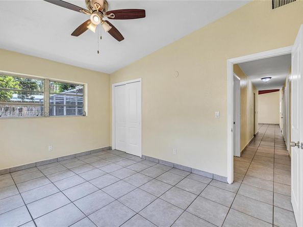 650 NE 178 St, Miami FL 33162
