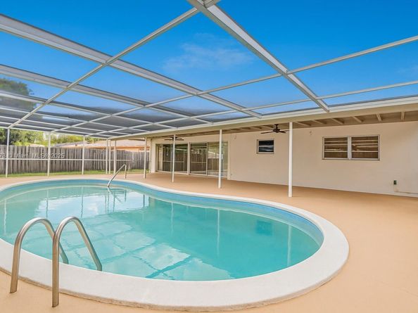 650 NE 178 St, Miami FL 33162