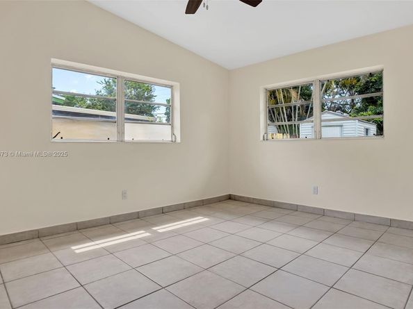 650 NE 178 St, Miami FL 33162
