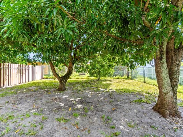 270 W 15th St, Hialeah FL 33010