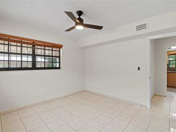 270 W 15th St, Hialeah FL 33010