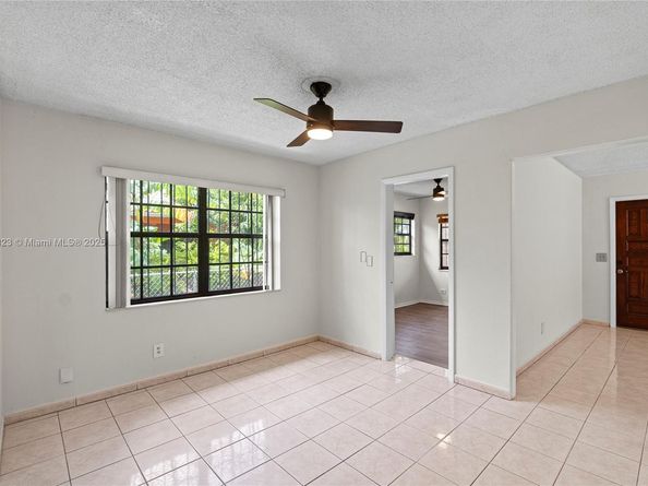 270 W 15th St, Hialeah FL 33010