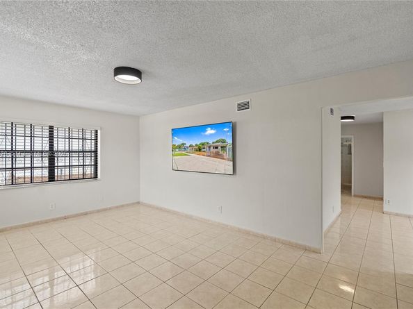 270 W 15th St, Hialeah FL 33010
