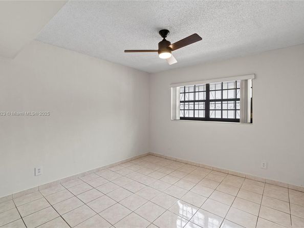 270 W 15th St, Hialeah FL 33010