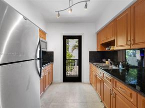 7845 NE Bayshore Ct 10, Miami FL 33138