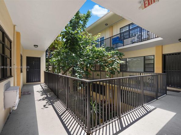 7845 NE Bayshore Ct 10, Miami FL 33138