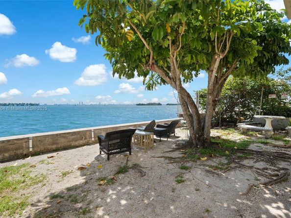 7845 NE Bayshore Ct 10, Miami FL 33138