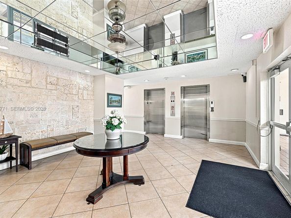2555 NE 11 Street 510, Fort Lauderdale FL 33304
