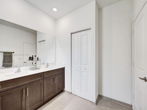 1100 SE 26th Ter, Homestead FL 33035