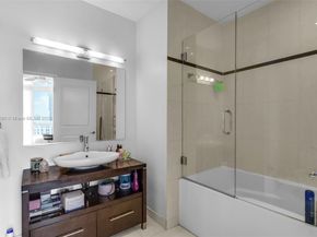 480 NE 30th St PH2205, Miami FL 33137