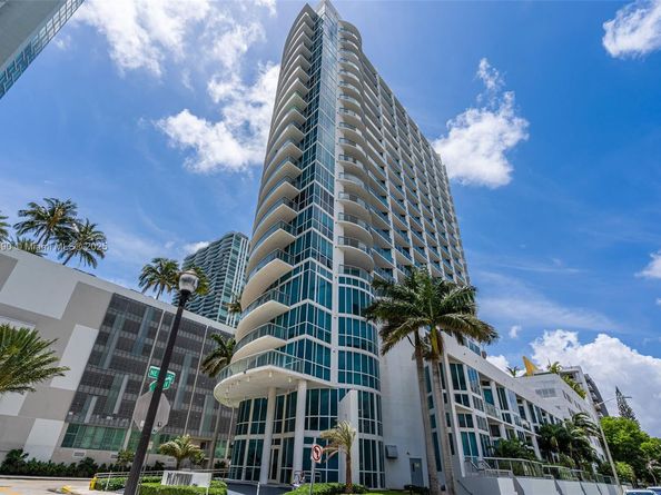 480 NE 30th St PH2205, Miami FL 33137