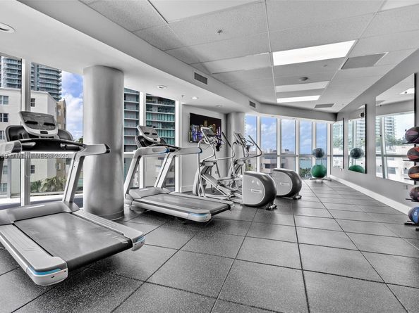 480 NE 30th St PH2205, Miami FL 33137